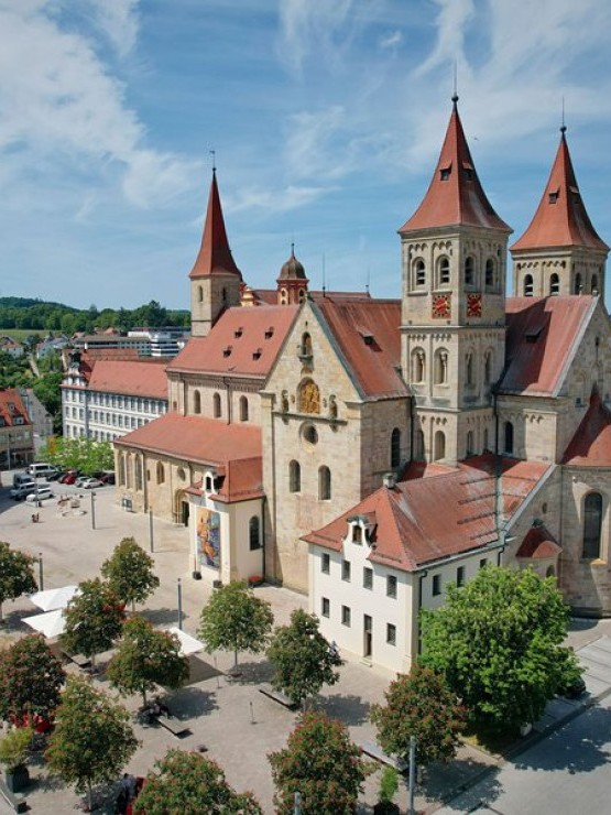 Webdesign Ellwangen – Marktplatz mit Basilika St. Vitus und historischen Barockfassaden